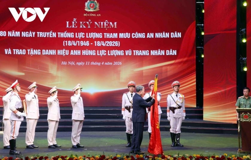 vietnam s top leader attends anniversary of public security advisory force picture 3