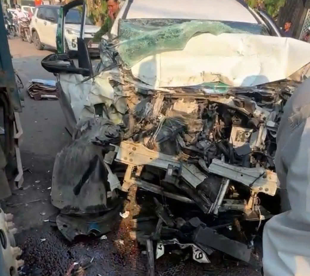 Đà Nẵng: 2 xe ô tô va chạm, 1 phụ nữ tử vong