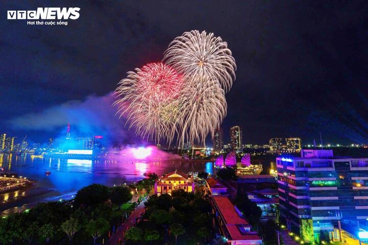 cam xe nhieu tuyen duong trung tam tp.hcm phuc vu ban phao hoa dip 30 4 hinh anh 1