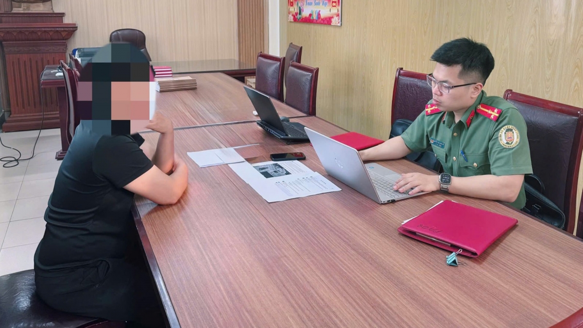 cong an thai nguyen lam viec voi nguoi dang phat ngon chua kiem chung hinh anh 1