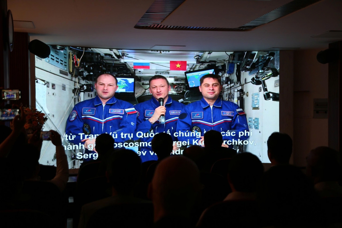 trung bay tu lieu ve chuyen bay dua trung tuong pham tuan vao vu tru hinh anh 1