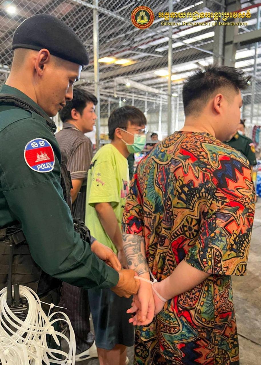 campuchia thanh lap cac nhom cong tac nham tang cuong tran ap lua dao truc tuyen hinh anh 1