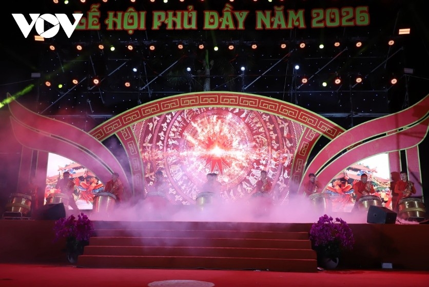 phu day torch procession sacred flame at the heart of living heritage picture 1