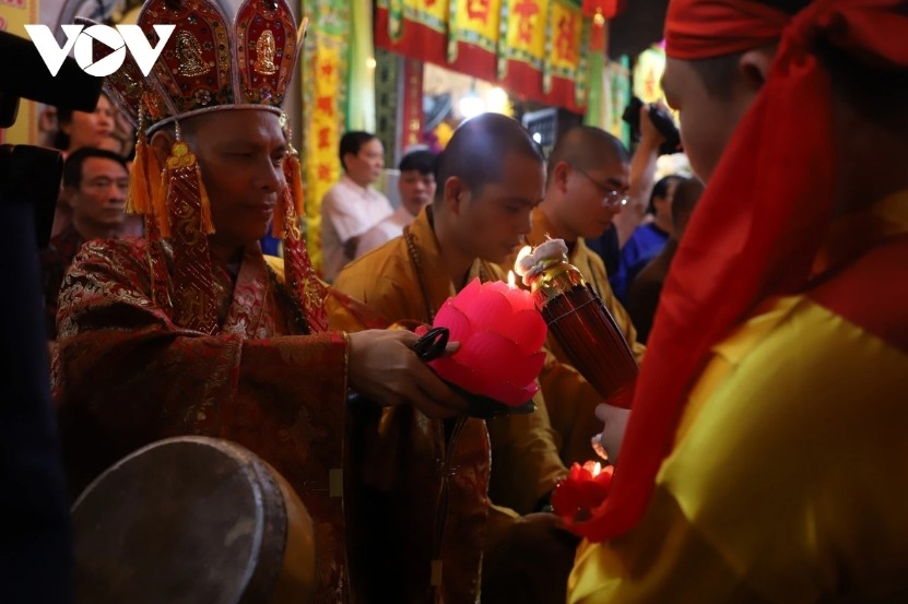 phu day torch procession sacred flame at the heart of living heritage picture 3