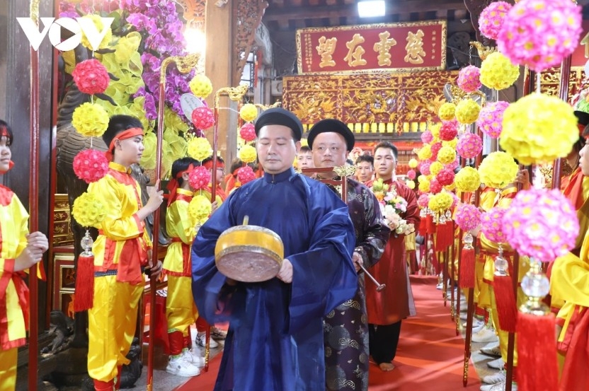 phu day torch procession sacred flame at the heart of living heritage picture 6