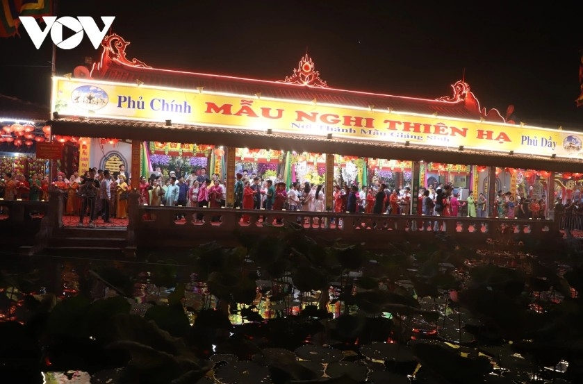 phu day torch procession sacred flame at the heart of living heritage picture 7