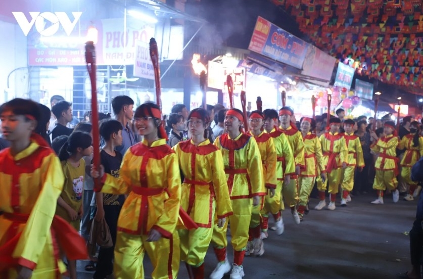 phu day torch procession sacred flame at the heart of living heritage picture 8