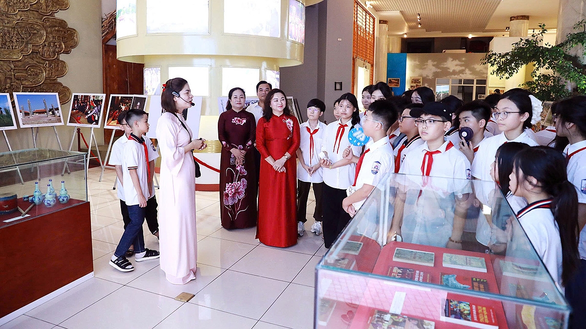 trung bay chuyen de van hoa thoi dai hung vuong tinh hoa hoi tu hinh anh 2