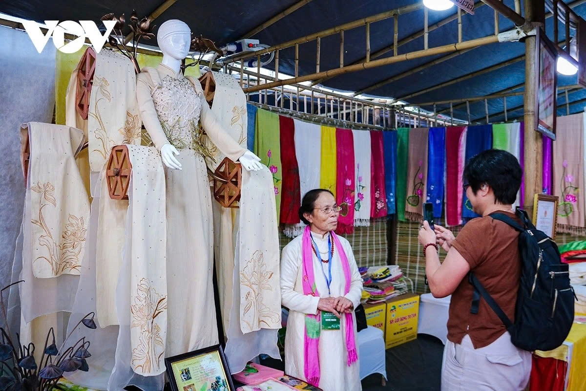 from lotus flower to silk - the unique journey of phung xa village picture 19