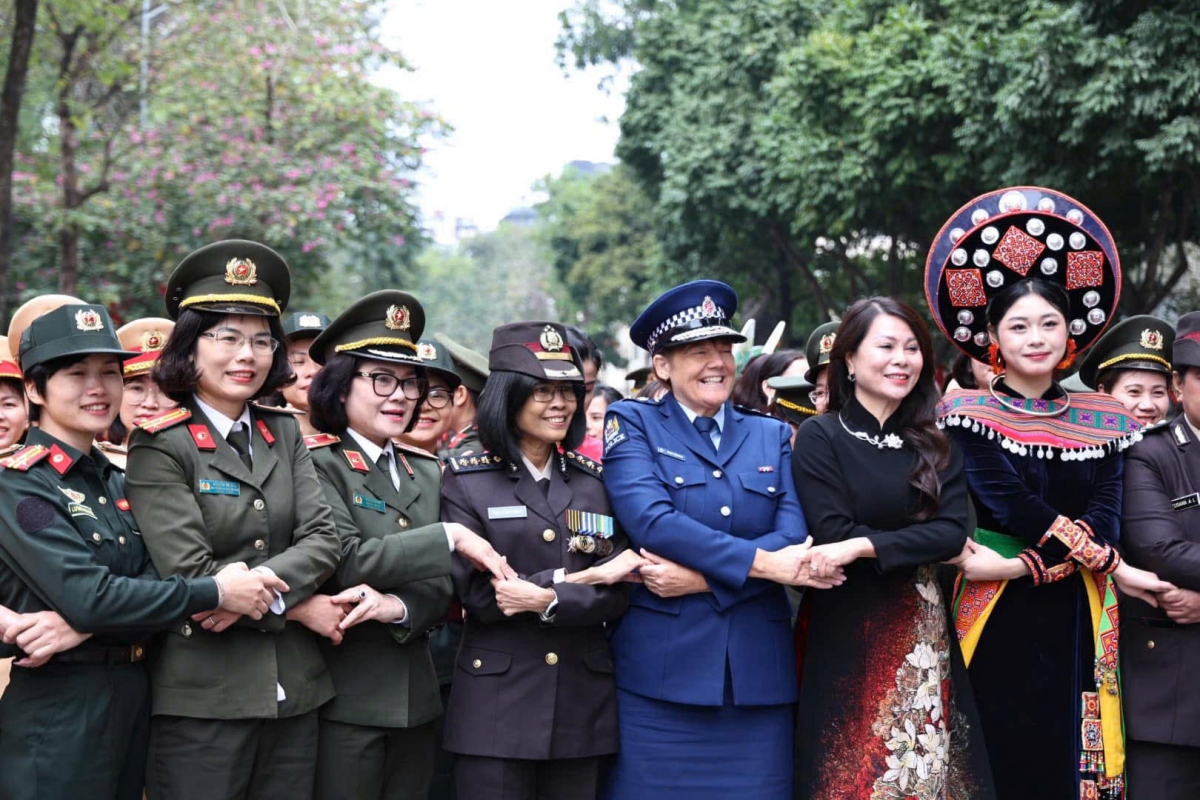phat huy vai tro phu nu cong an nhan dan trong ky nguyen moi hinh anh 2