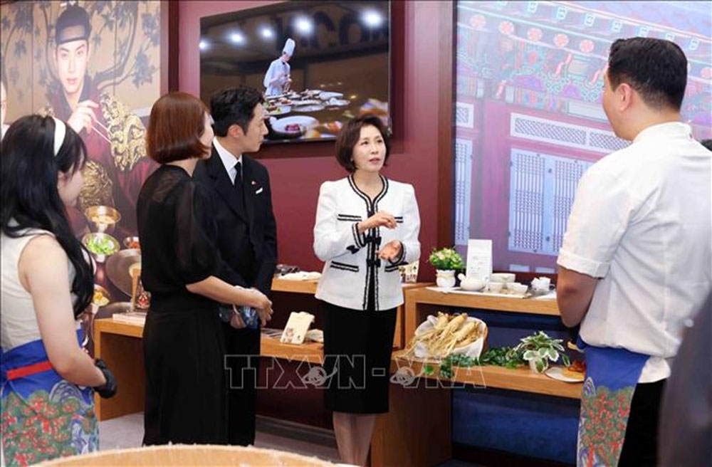 phu nhan kim hea kyung hao hung trai nghiem le hoi van hoa du lich han quoc 2026 hinh anh 2