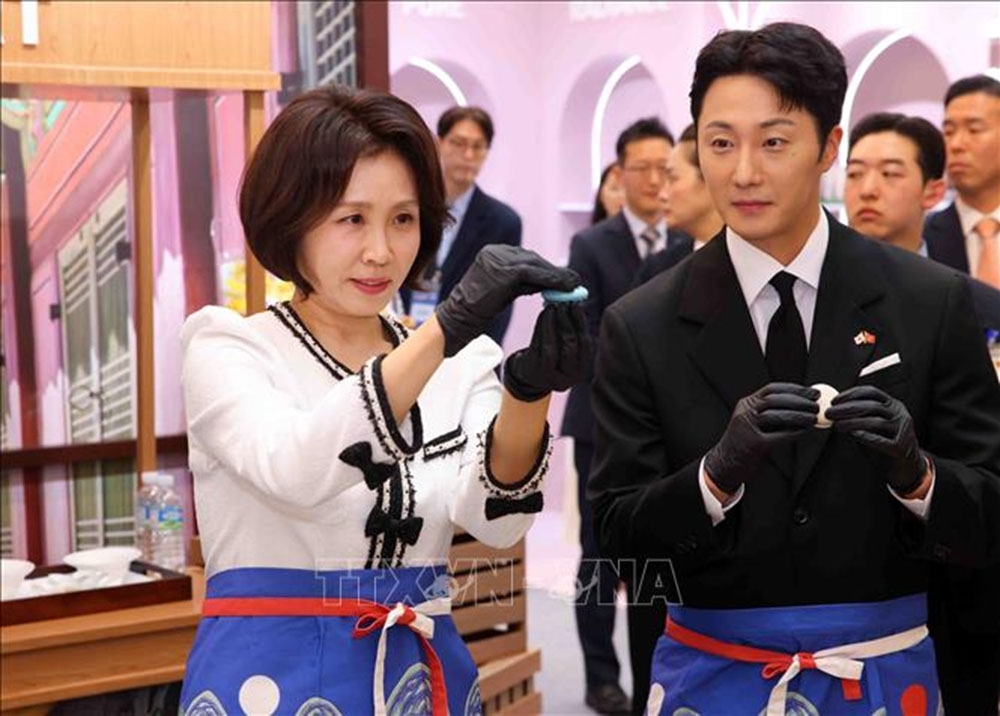 phu nhan kim hea kyung hao hung trai nghiem le hoi van hoa du lich han quoc 2026 hinh anh 4