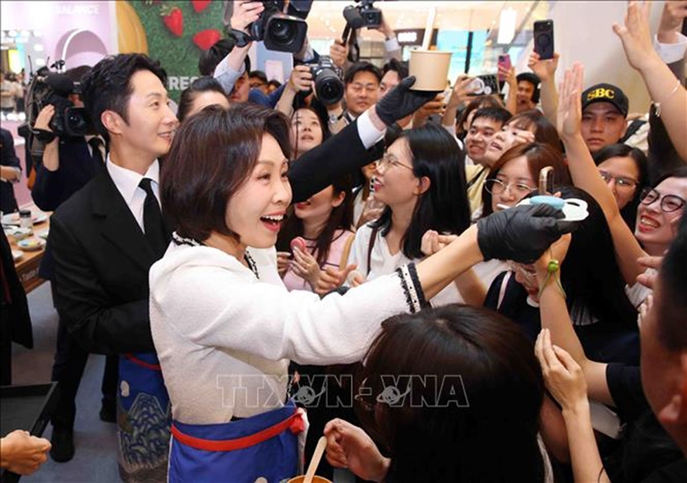 phu nhan kim hea kyung hao hung trai nghiem le hoi van hoa du lich han quoc 2026 hinh anh 5