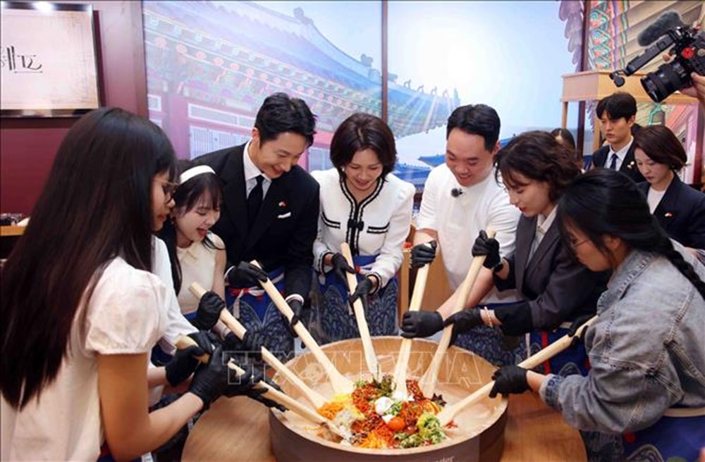 phu nhan kim hea kyung hao hung trai nghiem le hoi van hoa du lich han quoc 2026 hinh anh 6