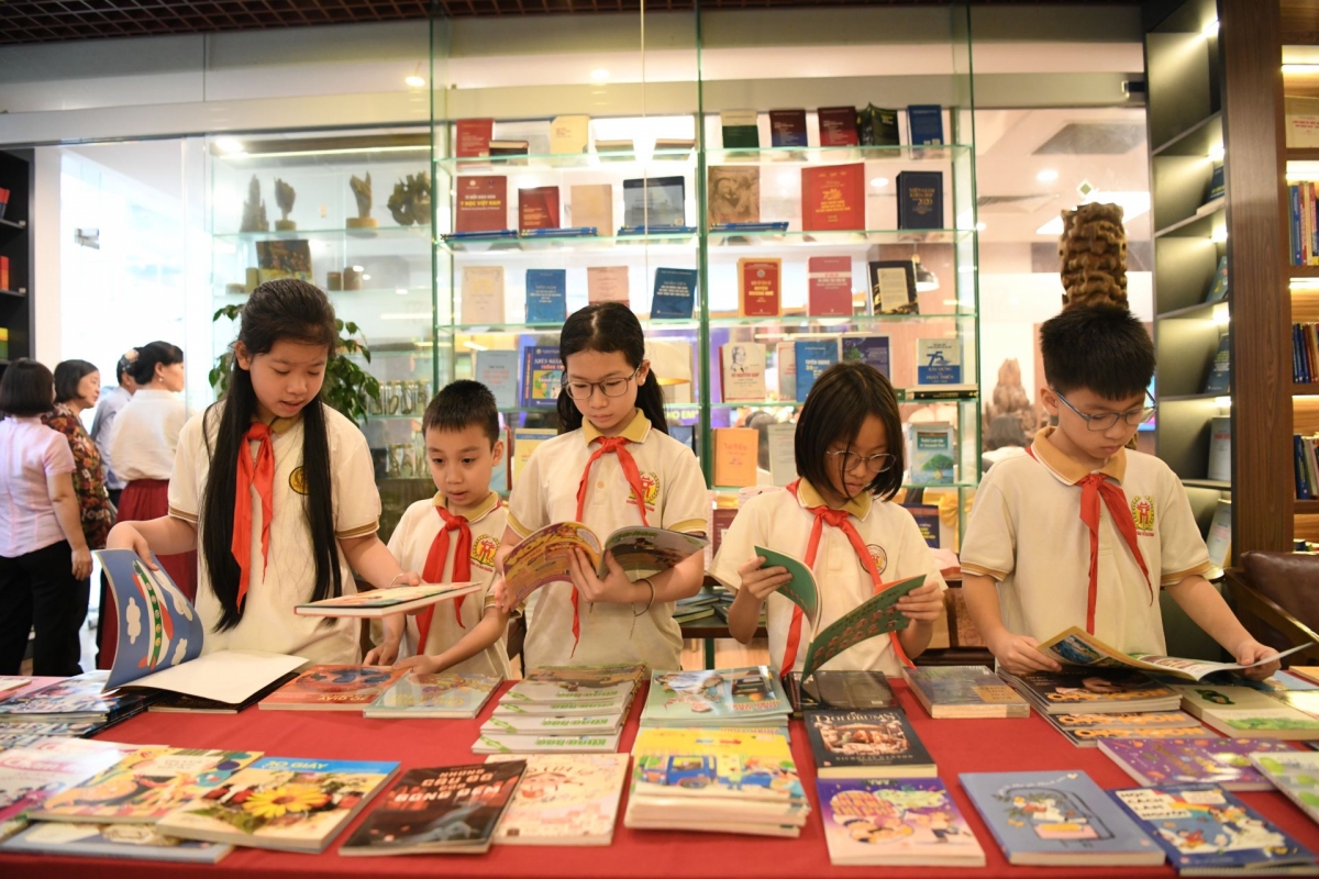 khoi dong du an 1.000 thu vien tri thuc cho hoc sinh hinh anh 6