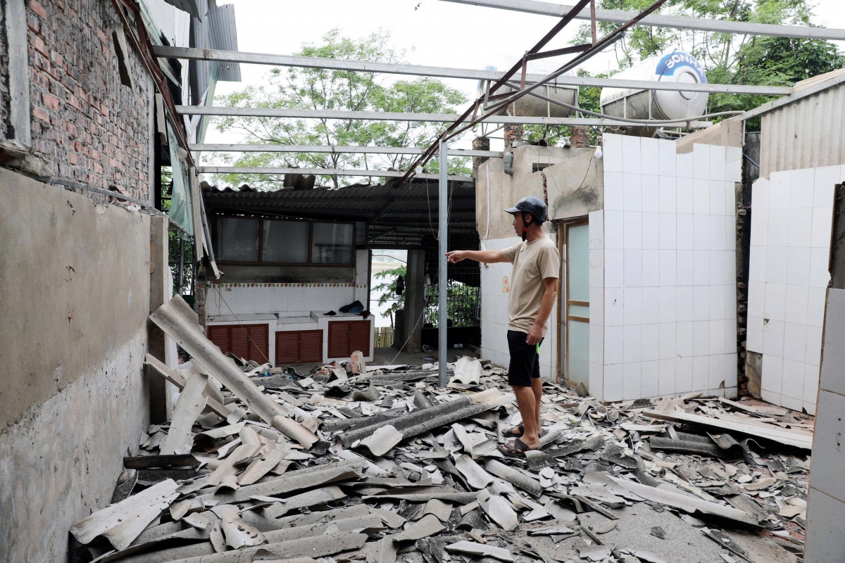 phu tho phong toa khu vuc sut lun, di doi hon chuc ho dan ben bo song thao hinh anh 2