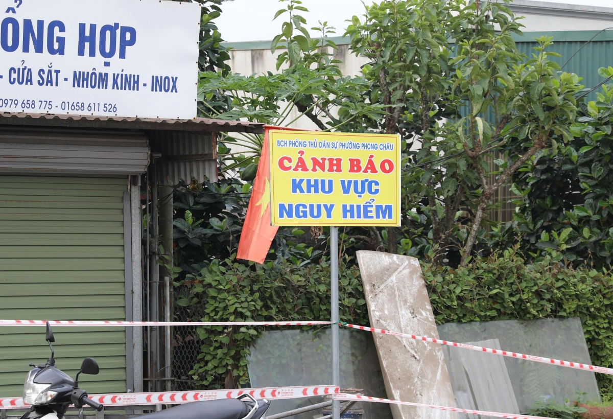 phu tho phong toa khu vuc sut lun, di doi hon chuc ho dan ben bo song thao hinh anh 3