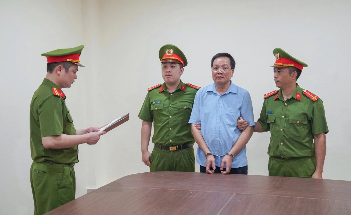 bat giam doc, hieu truong o phu tho an chan tien tro cap cua nguoi yeu the hinh anh 1