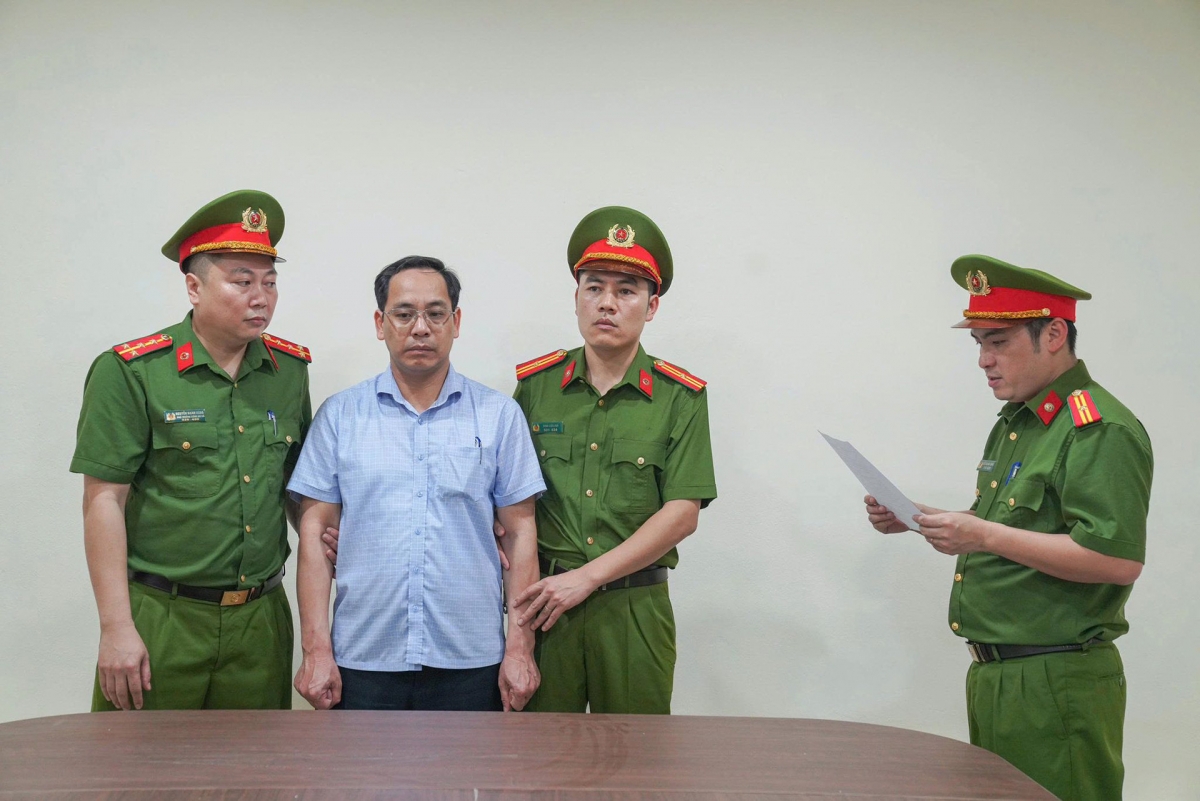 bat giam doc, hieu truong o phu tho an chan tien tro cap cua nguoi yeu the hinh anh 2