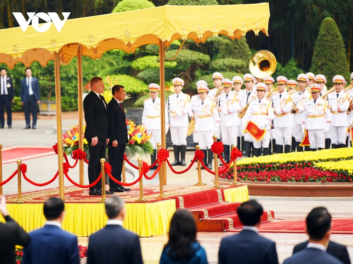 in pictures slovak prime minister robert fico visits vietnam picture 1