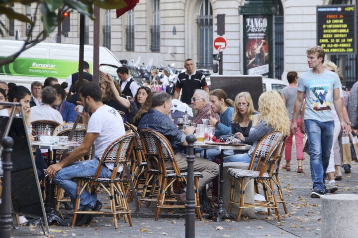 nguoi phap cam an trua tai ban lam viec, day la ly do hinh anh 4