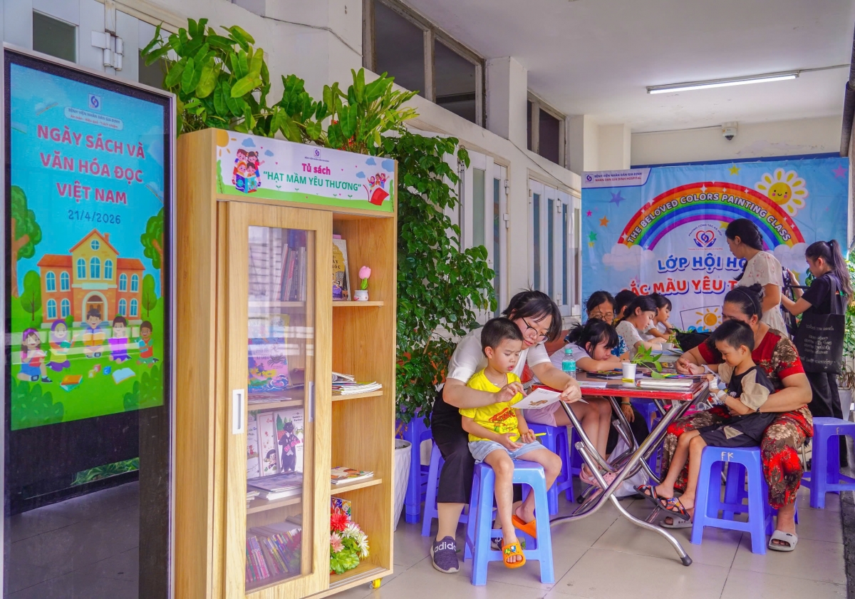 tp.hcm dua sach den khu chung cu, benh vien huong ung ngay sach va van hoa doc hinh anh 4