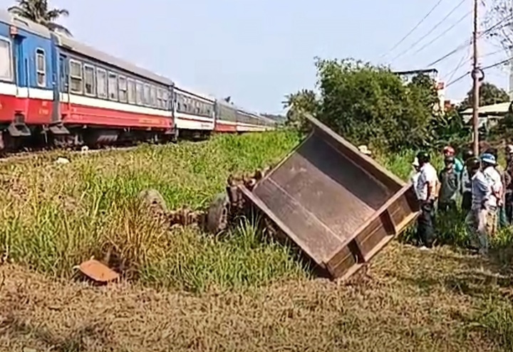 cong nong bi tau hoa tong tai loi di tu mo, 3 nguoi thuong vong tai Dak lak hinh anh 1