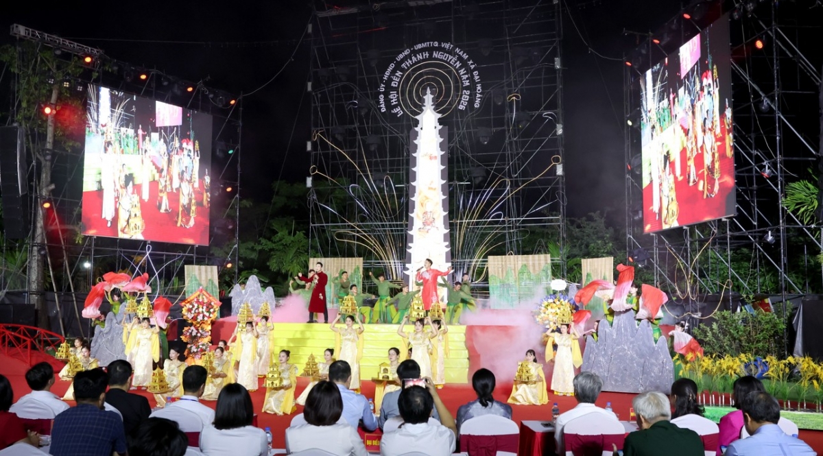 nguoi dan no nuc ve du hoi den thanh nguyen, ninh binh hinh anh 1