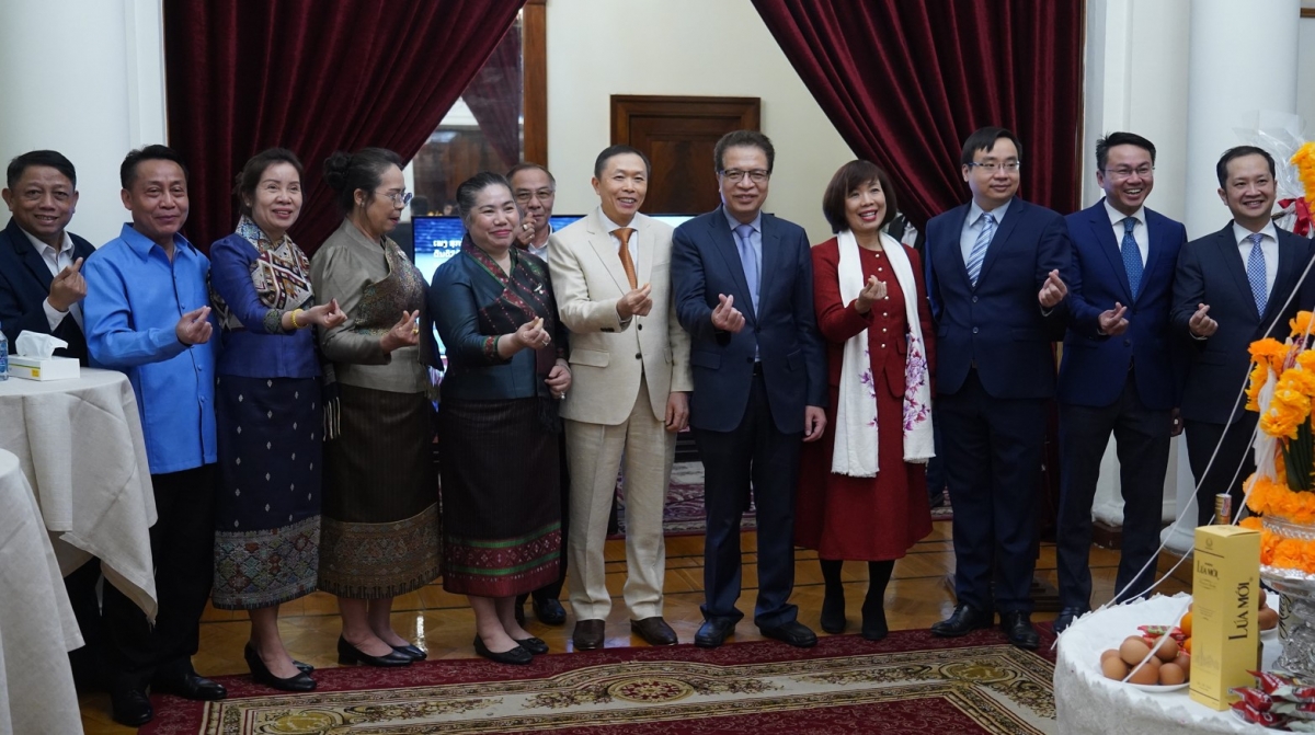 Dai su quan viet nam tai nga chuc tet lao, that chat tinh huu nghi truyen thong hinh anh 1