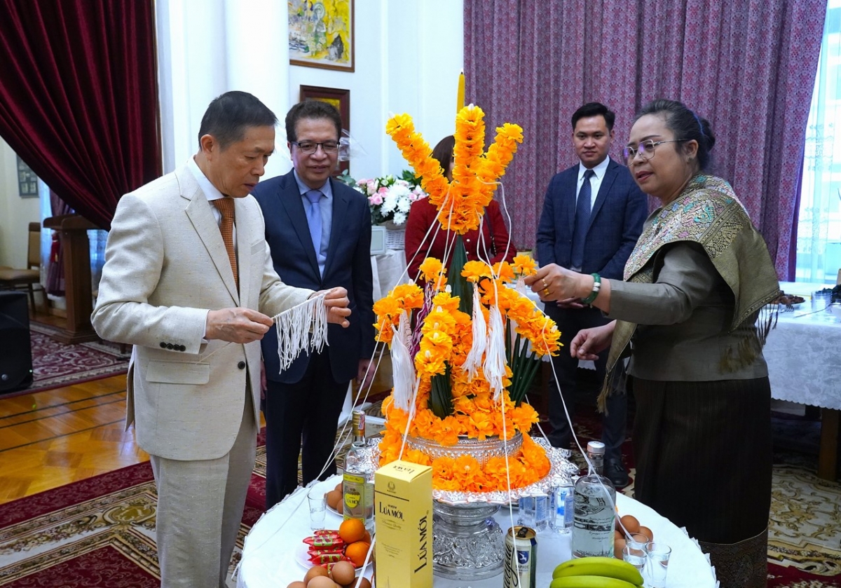 Dai su quan viet nam tai nga chuc tet lao, that chat tinh huu nghi truyen thong hinh anh 2