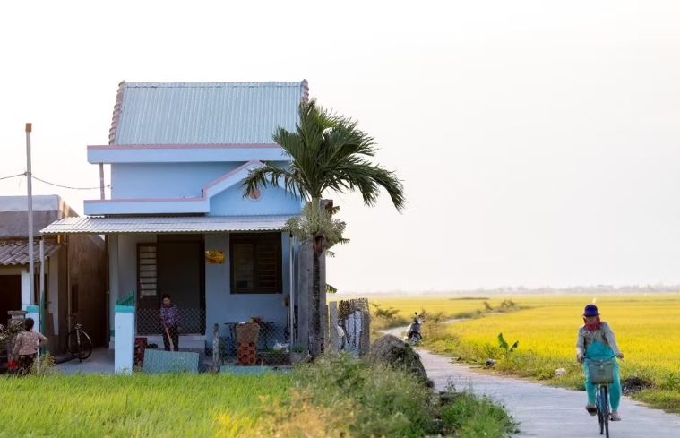 flood-affected households in dak lak receive safe houses with adb support picture 2