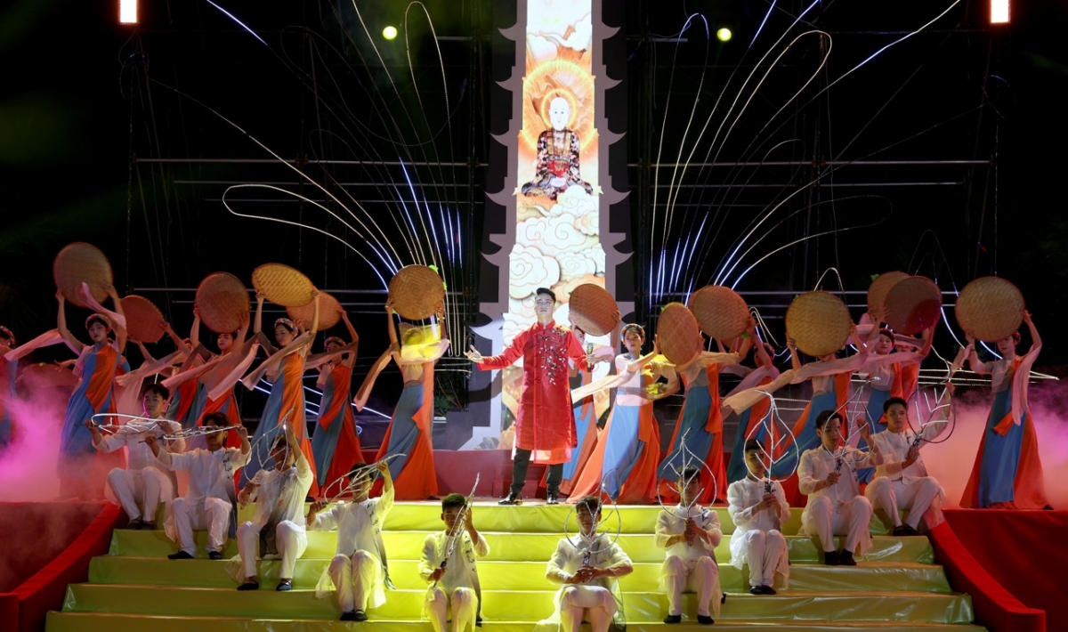 nguoi dan no nuc ve du hoi den thanh nguyen, ninh binh hinh anh 3