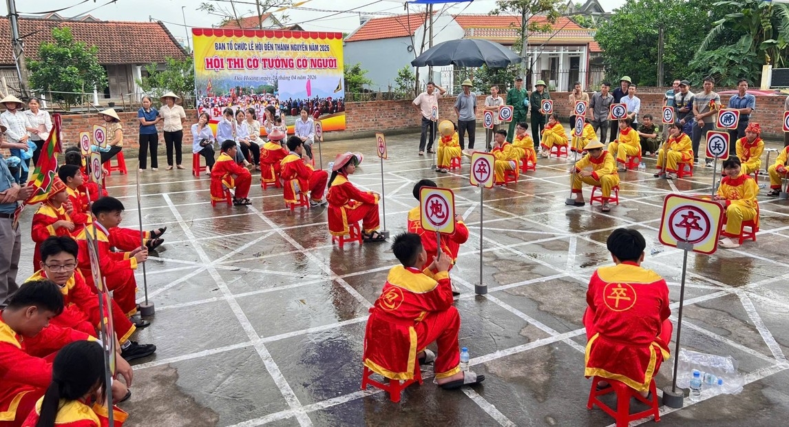 nguoi dan no nuc ve du hoi den thanh nguyen, ninh binh hinh anh 2