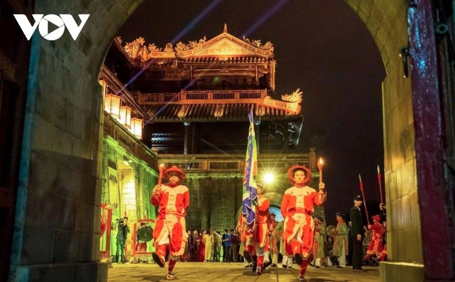 hue opens imperial citadel for night tours during upcoming holiday peak picture 1