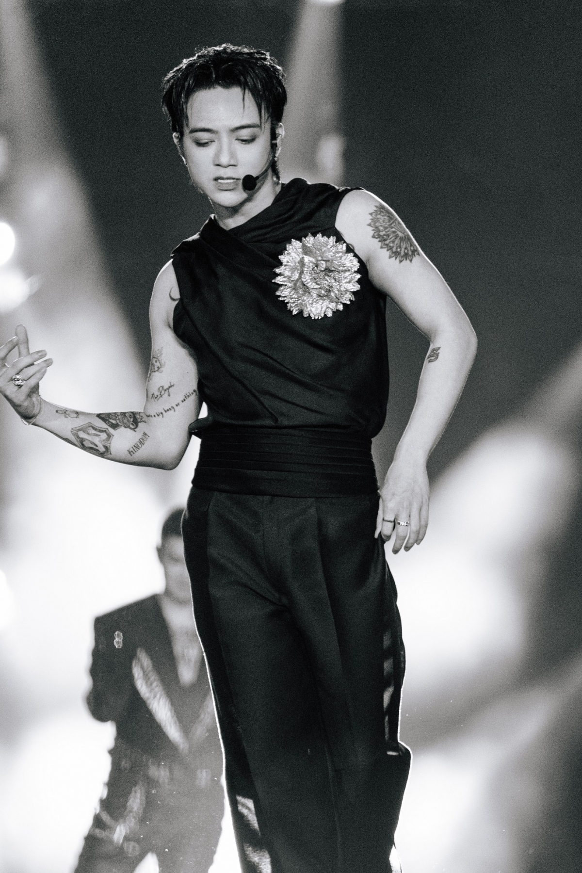 sobin xa anh dem le tot nghiep gay bao, fan dung ngoi khong yen hinh anh 8