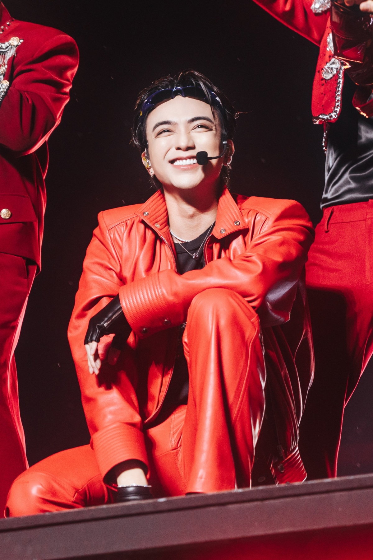 sobin xa anh dem le tot nghiep gay bao, fan dung ngoi khong yen hinh anh 1