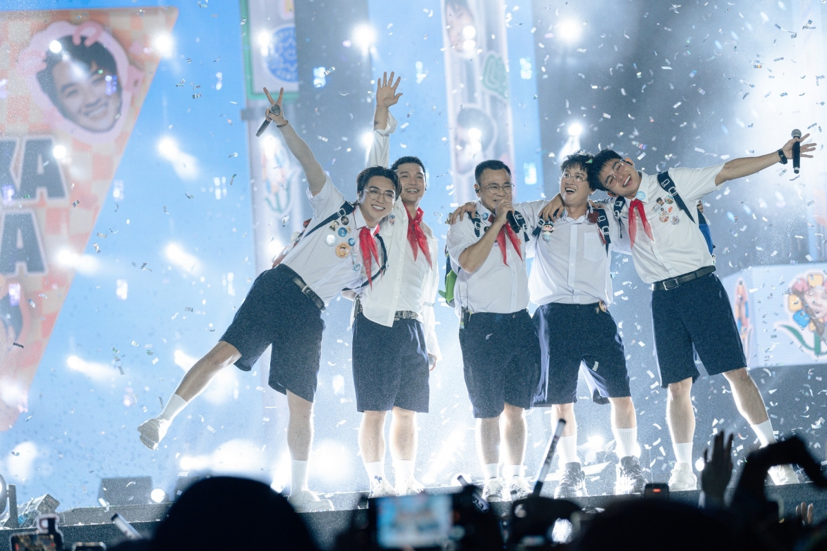 sobin xa anh dem le tot nghiep gay bao, fan dung ngoi khong yen hinh anh 3