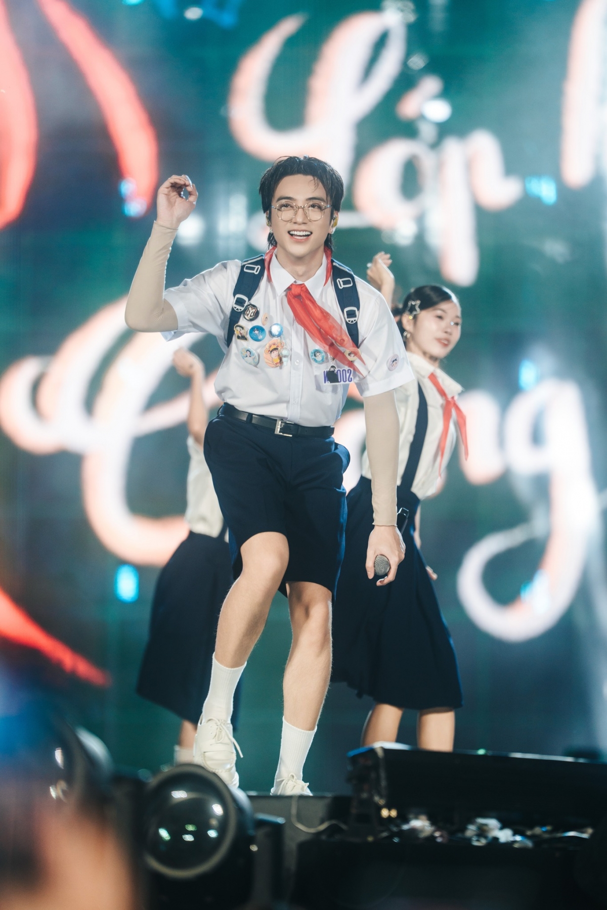 sobin xa anh dem le tot nghiep gay bao, fan dung ngoi khong yen hinh anh 4