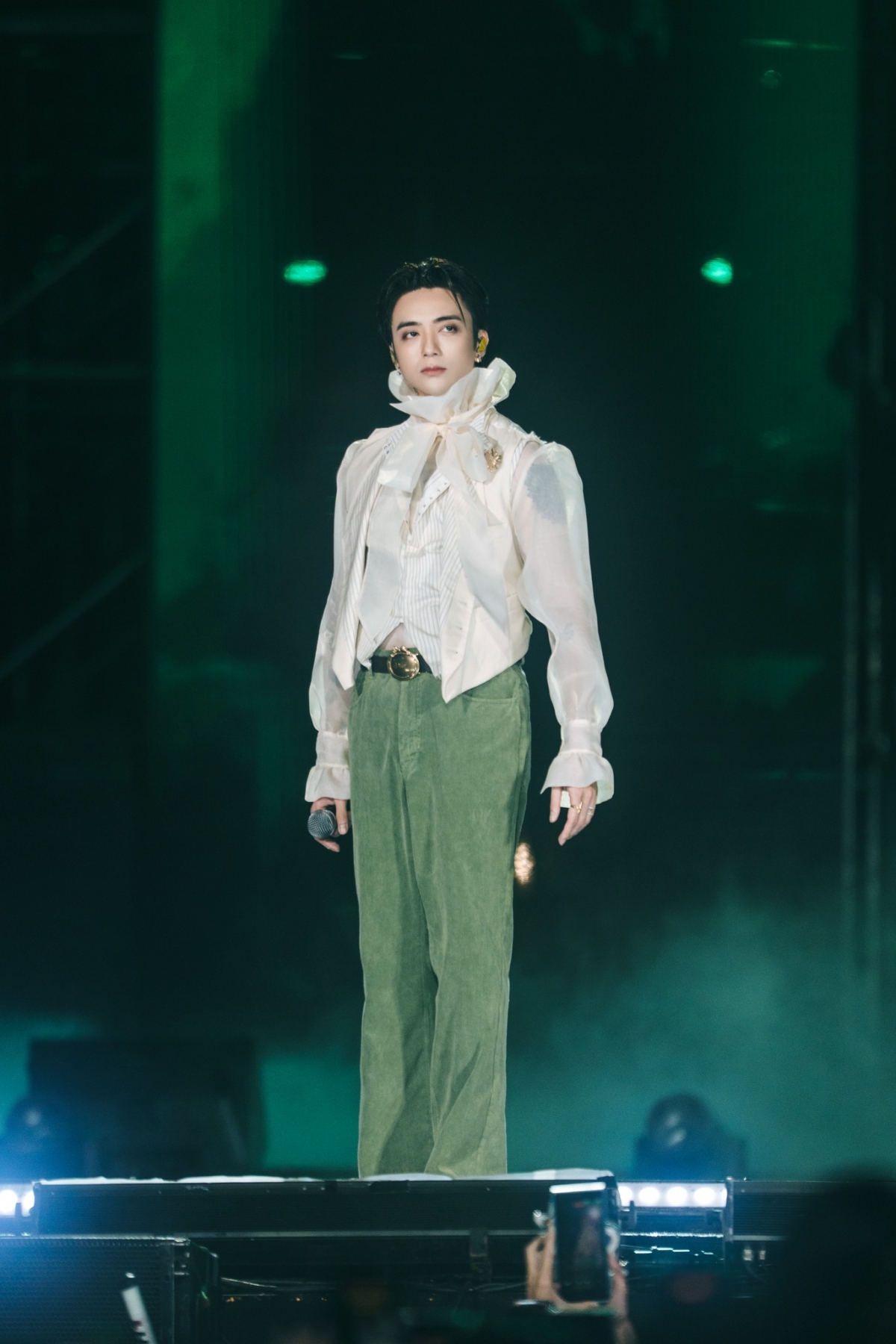 sobin xa anh dem le tot nghiep gay bao, fan dung ngoi khong yen hinh anh 6