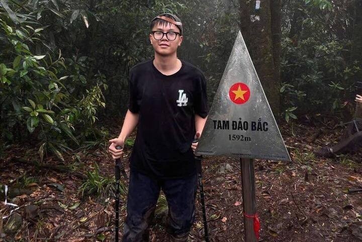 khen thuong luc luong cuu nan tim thay nam sinh kiet suc o tam Dao hinh anh 2