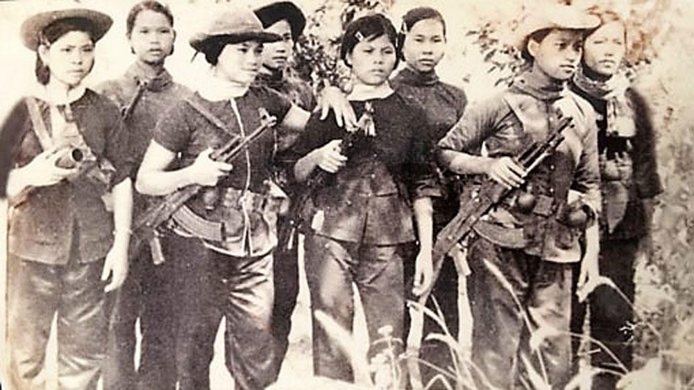 nhung bong hong thep tren vung dat lua thu dau mot hinh anh 1