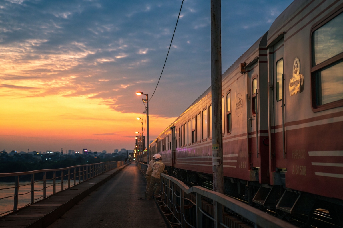 nguoi tre roi man hinh dien thoai, song cham qua nhiep anh duong pho hinh anh 5