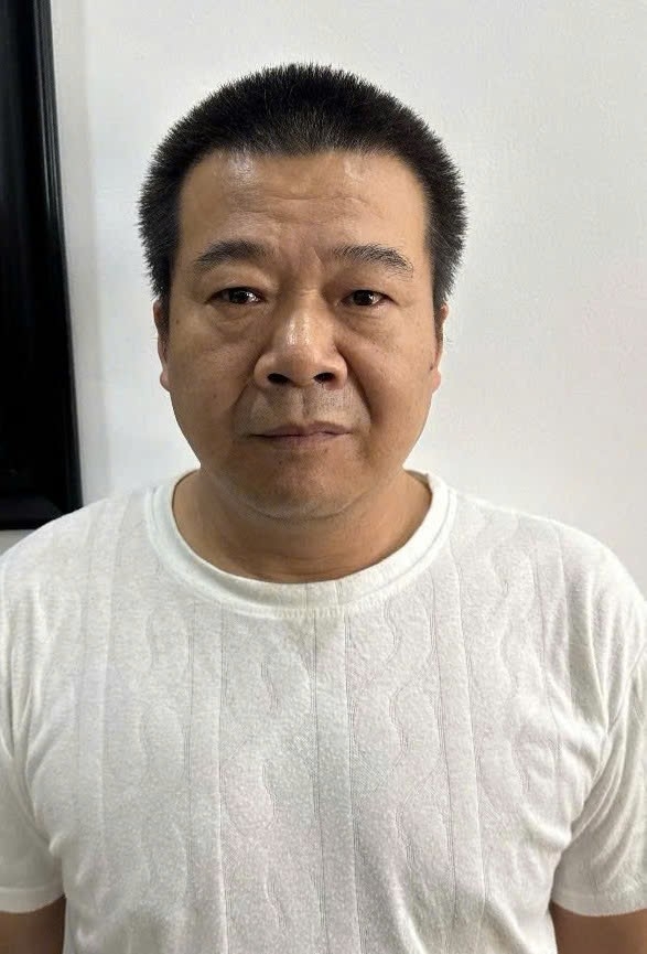 chuyen giao doi tuong truy na nguoi trung quoc cho cong an nuoc ban hinh anh 1