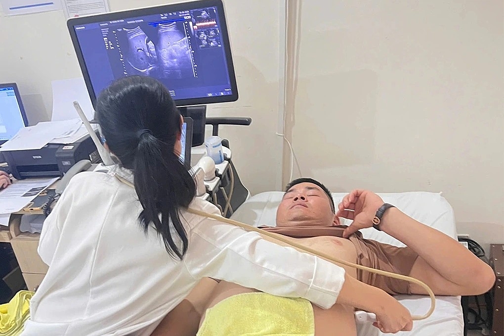 cong an vao cuoc vu tai xe taxi dung gach tan cong hanh khach o nghe an hinh anh 2