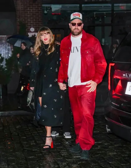 taylor-swift-travis-kelce-seen-123795041.jpg