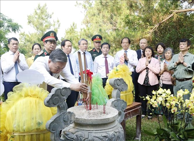 tong bi thu, chu tich nuoc dang huong tuong niem Dai tuong vo nguyen giap hinh anh 2