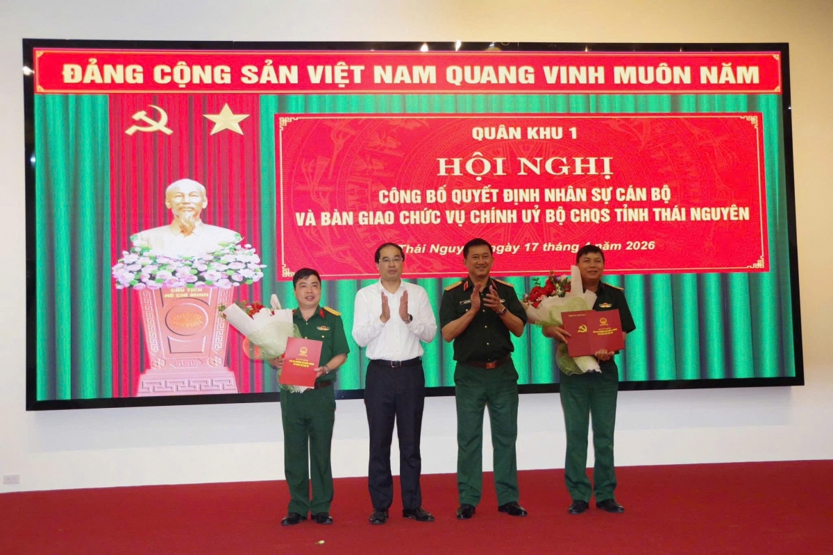 Công bố Quyết định bổ nhiệm Chính ủy Bộ CHQS Thái Nguyên