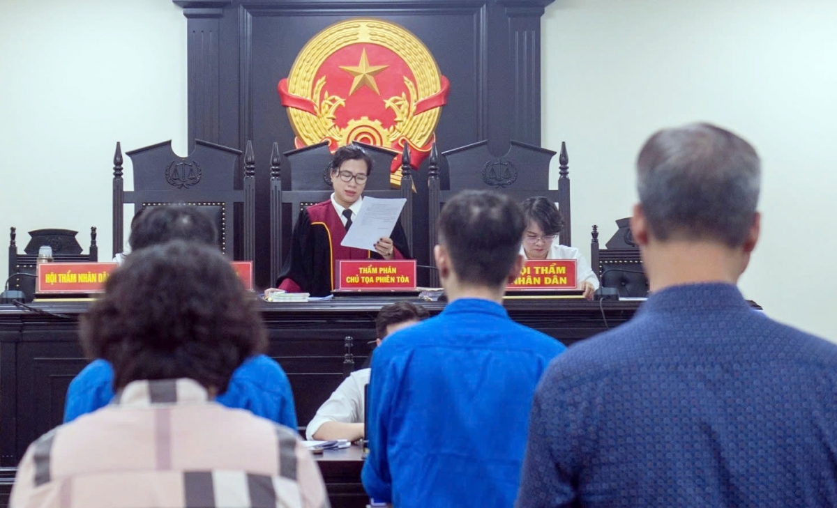 Xét xử cựu Chủ tịch UBND phường Thanh Trì (Hà Nội): Tòa trả hồ sơ điều tra bổ sung