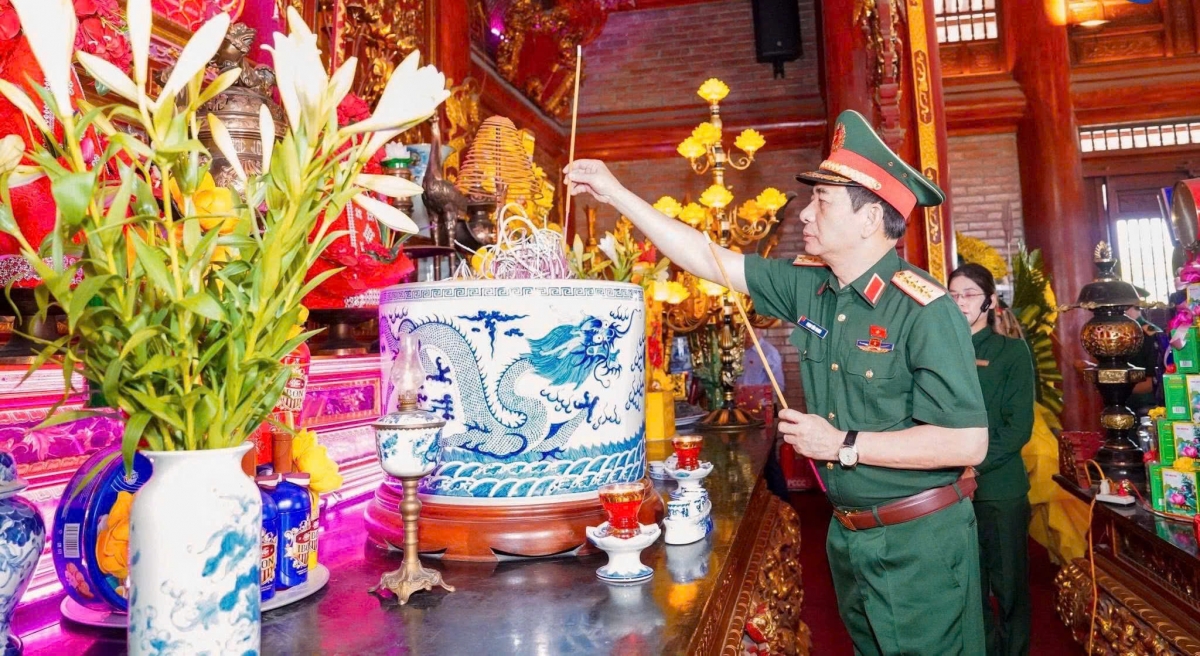 Đại tướng Phan Văn Giang dâng hương tưởng niệm 60 liệt sỹ TNXP Đại đội 915