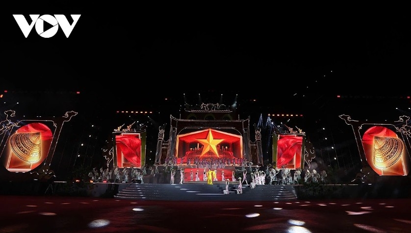 more than 60,000 pilgrims attend hung kings temple festival in first three days picture 1